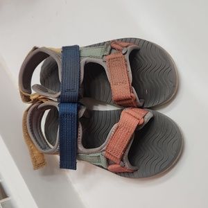 Cat & Jack size 9 boys sandals